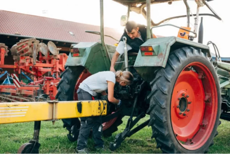 Common Signs that Indicate the Need for Tractor Hydraulic Cylinder Replacement or Repair