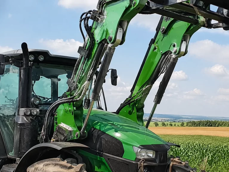 Hydraulics in Agriculture Applications and How to Select the Right Components